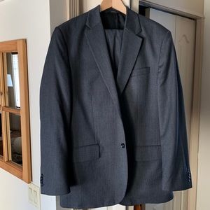 Men’s wool Banana Republic 2 piece suit. 44L